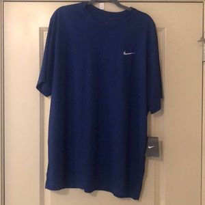🛍 2/$30 | Men’s Nike Dri-Fit Shirt